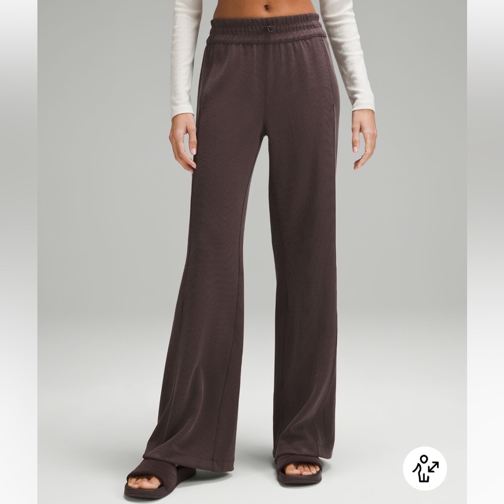 Lululemon ribbed soft-stream midrise pants EUC wide leg.